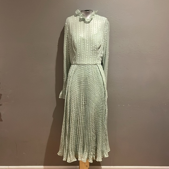 Ieena for Mac Duggal Embroidered Long Sleeve Ruffle Dress NWT - Picture 1 of 17